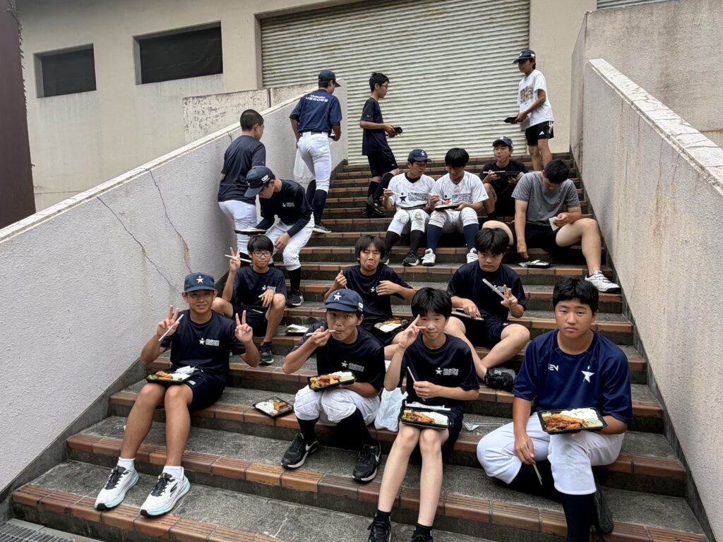 KOJIMACHI HEROES 夏合宿の食事風景