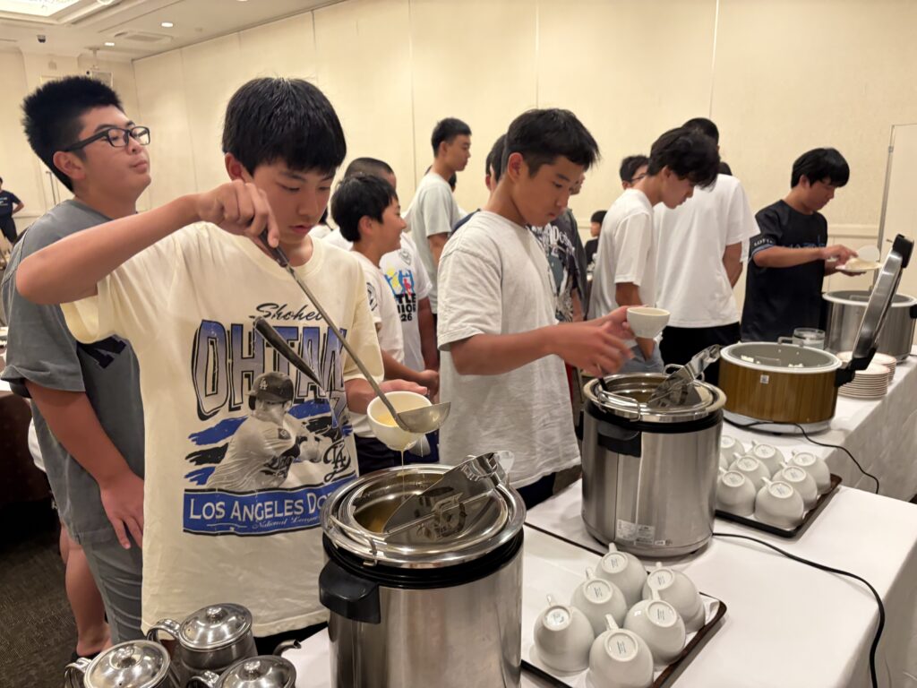 KOJIMACHI HEROES 夏合宿の食事風景