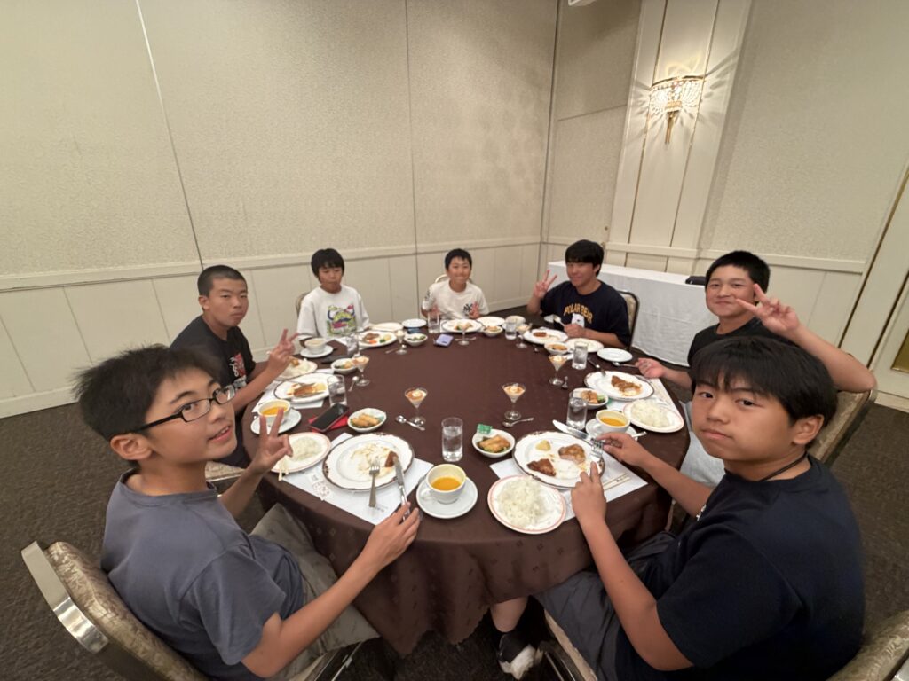 KOJIMACHI HEROES 夏合宿の食事風景