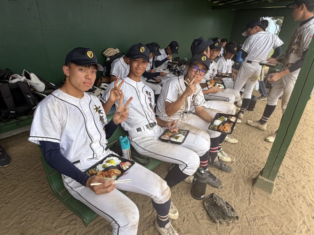 桜修館高校野球部 夏合宿の食事風景