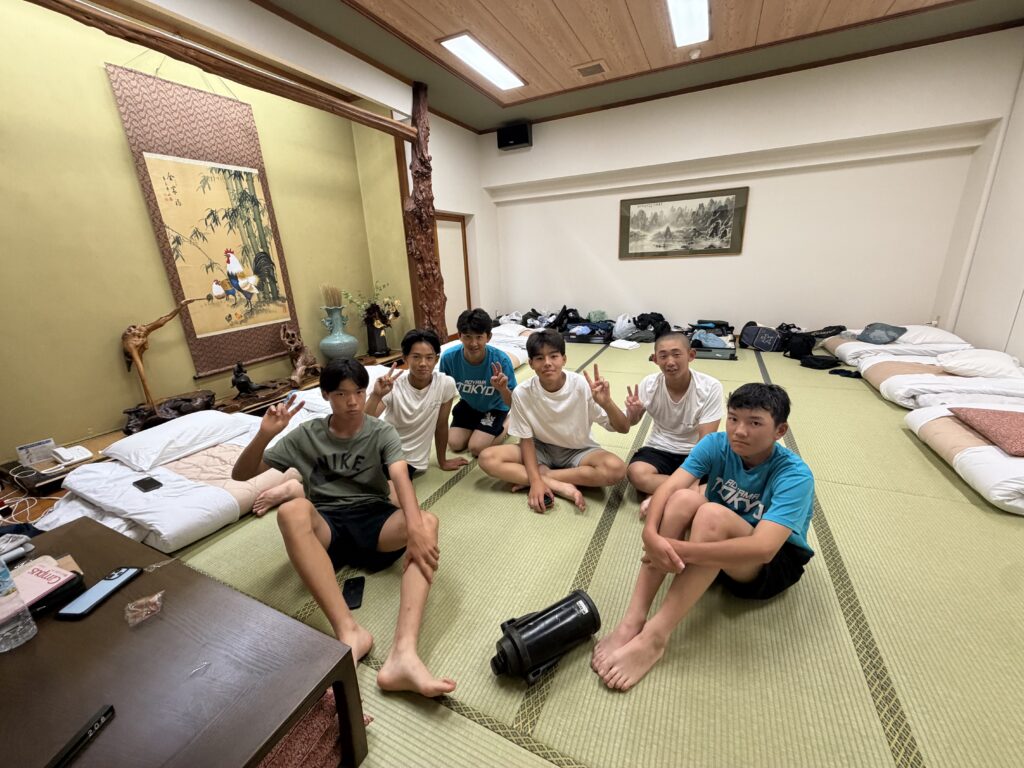 青山東京ボーイズ 夏合宿の宿舎風景